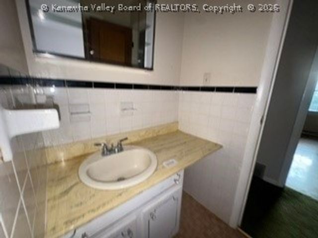 1226 Thomas Road, South Charleston, WV 25303