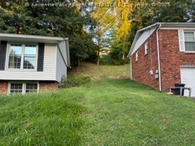 1226 Thomas Road, South Charleston, WV 25303