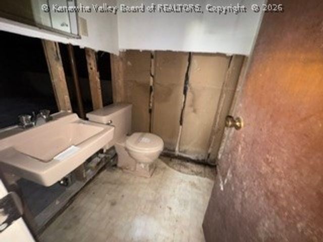 1226 Thomas Road, South Charleston, WV 25303