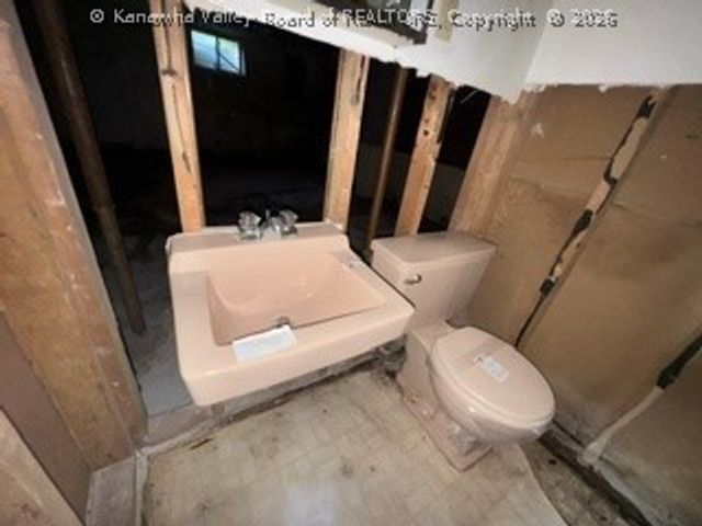 1226 Thomas Road, South Charleston, WV 25303