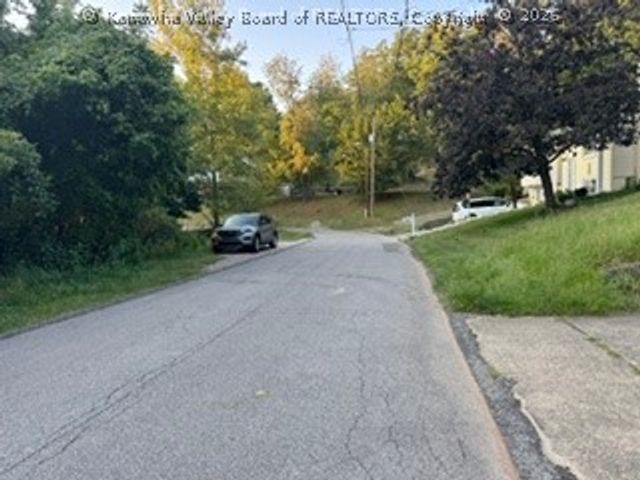 1226 Thomas Road, South Charleston, WV 25303