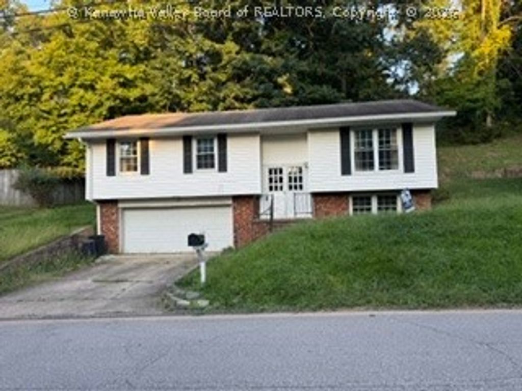 1226 Thomas Road, South Charleston, WV 25303