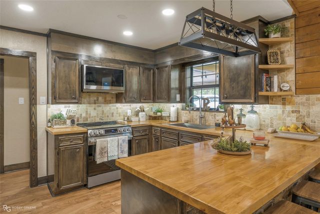 4311 CIRCLE SQUARE, Mooringsport, LA 71060