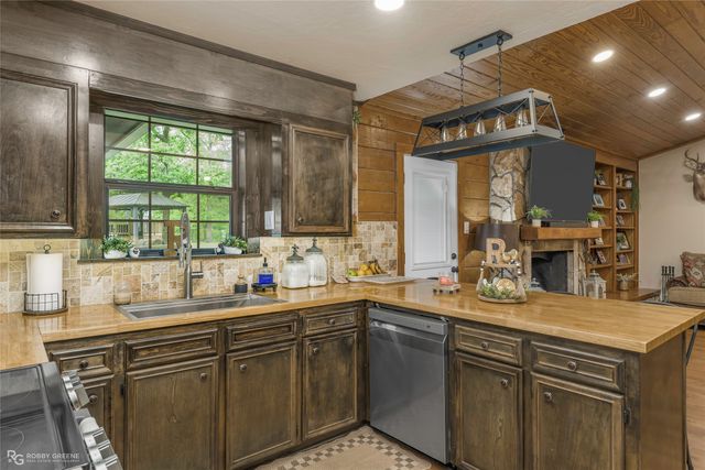 4311 CIRCLE SQUARE, Mooringsport, LA 71060