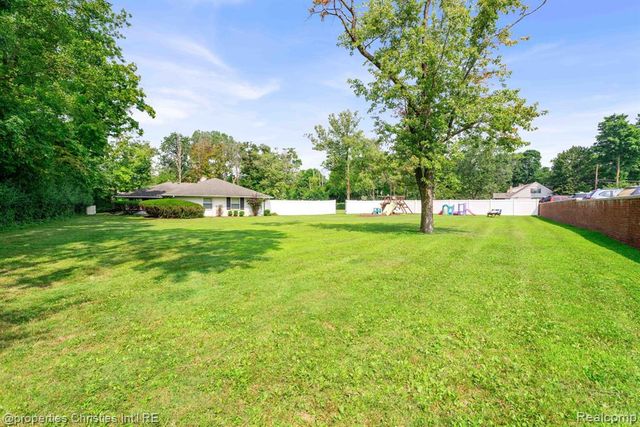 31111 Lahser Road, Beverly Hills, MI 48025