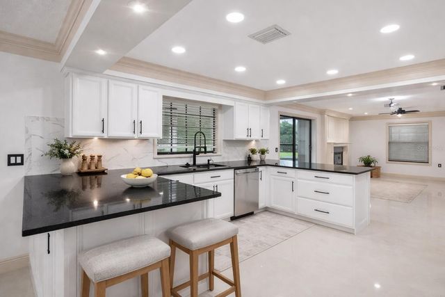 1001 EDGEMONT PLACE, Brandon, FL 33511