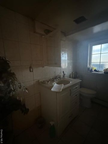 147 Pauls Path, Coram, NY 11727