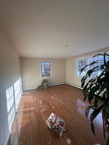 147 Pauls Path, Coram, NY 11727