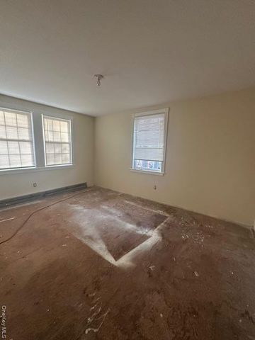 147 Pauls Path, Coram, NY 11727