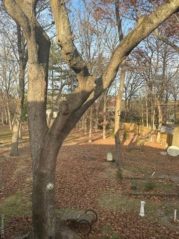 147 Pauls Path, Coram, NY 11727