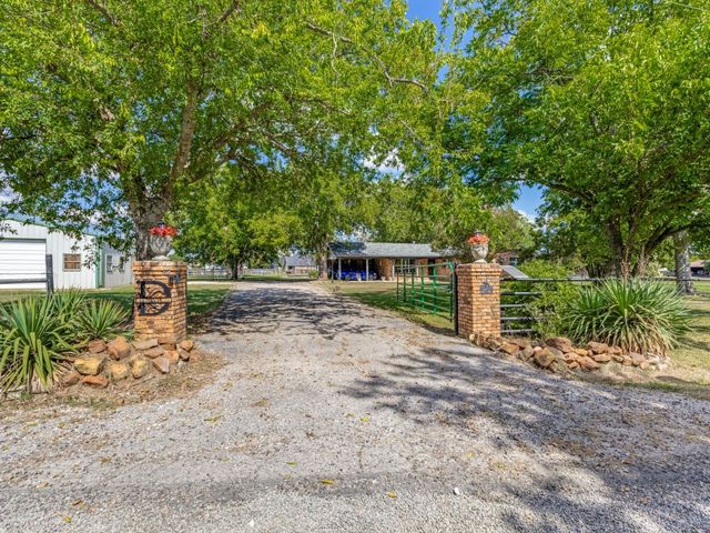 9591 Dripping Springs Road, Denison, TX 75021