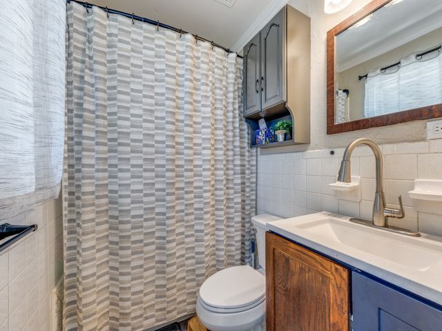 9591 Dripping Springs Road, Denison, TX 75021