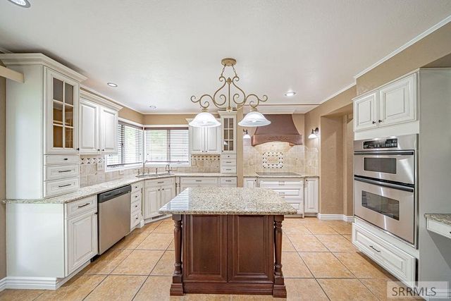 290 Colonial Way, Idaho Falls, ID 83404