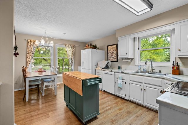 56 Elizabeth Drive, Bella Vista, AR 72715
