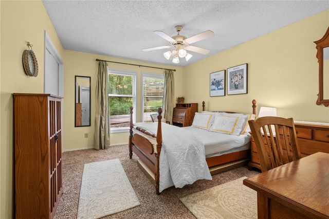 56 Elizabeth Drive, Bella Vista, AR 72715