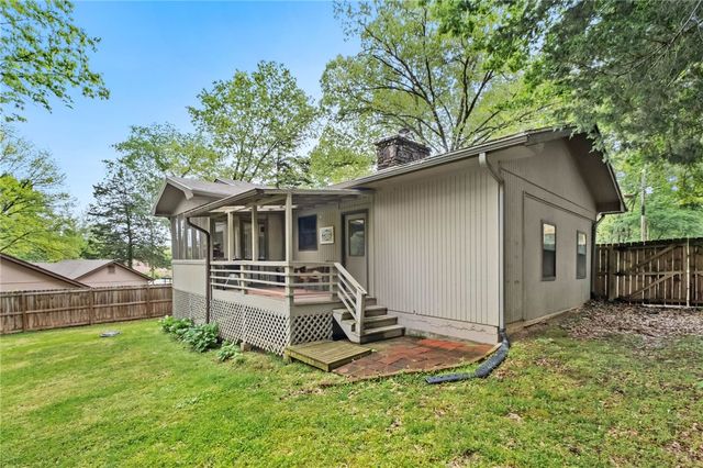 56 Elizabeth Drive, Bella Vista, AR 72715