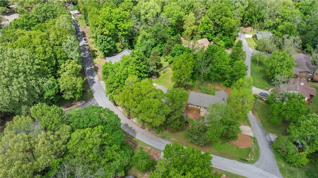 56 Elizabeth Drive, Bella Vista, AR 72715