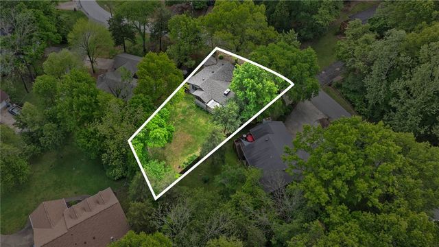 56 Elizabeth Drive, Bella Vista, AR 72715