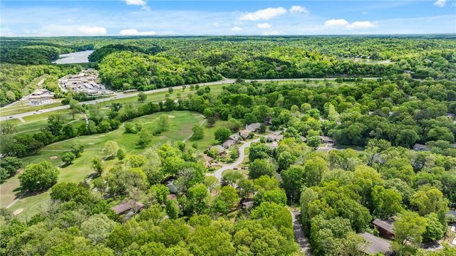 56 Elizabeth Drive, Bella Vista, AR 72715
