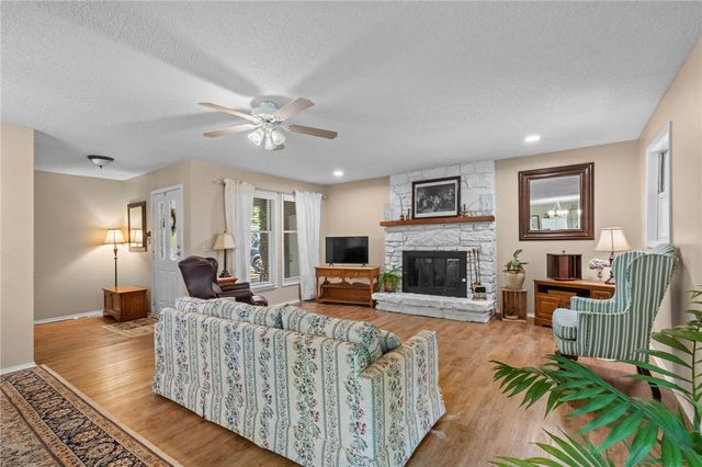 56 Elizabeth Drive, Bella Vista, AR 72715