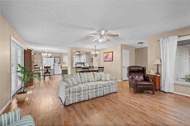 56 Elizabeth Drive, Bella Vista, AR 72715