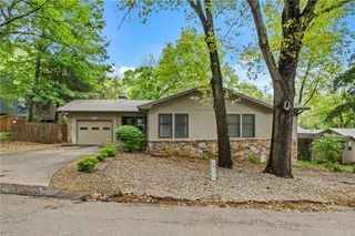 56 Elizabeth Drive, Bella Vista, AR 72715