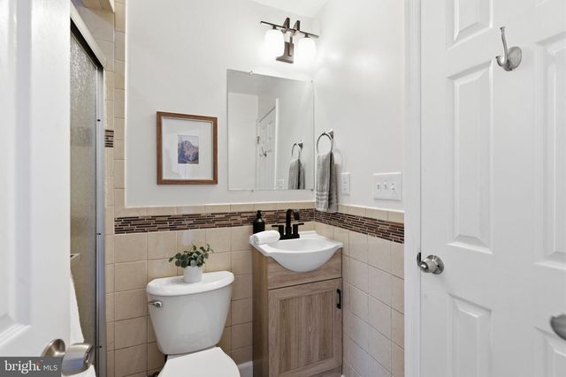 3227 WAYNE RD, Falls Church, VA 22042
