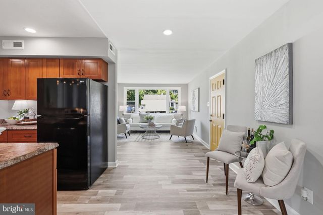 3227 WAYNE RD, Falls Church, VA 22042