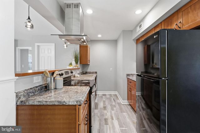 3227 WAYNE RD, Falls Church, VA 22042