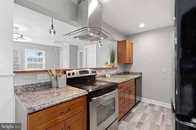3227 WAYNE RD, Falls Church, VA 22042