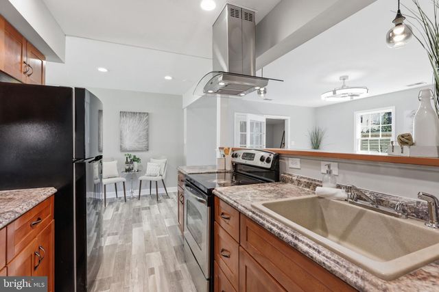 3227 WAYNE RD, Falls Church, VA 22042