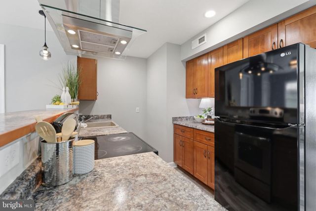 3227 WAYNE RD, Falls Church, VA 22042