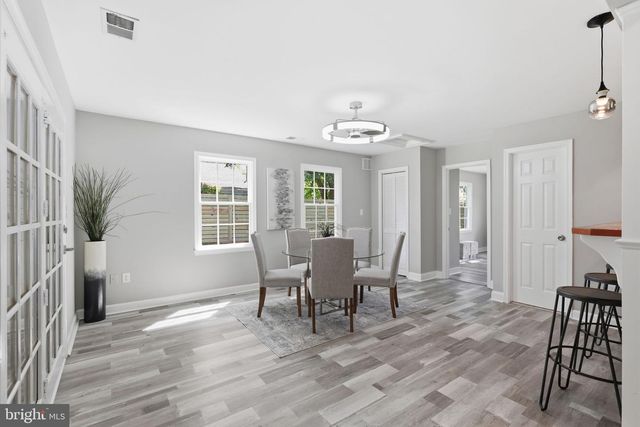 3227 WAYNE RD, Falls Church, VA 22042