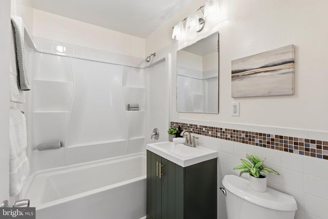 3227 WAYNE RD, Falls Church, VA 22042