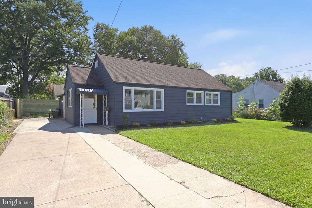 3227 WAYNE RD, Falls Church, VA 22042