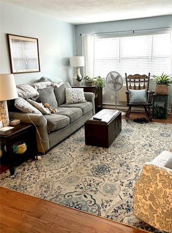 100 Connetquot Avenue 29, East Islip, NY 11580