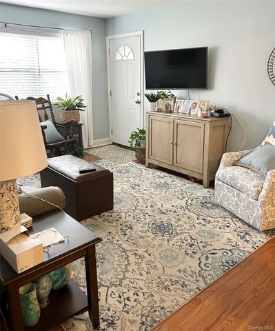 100 Connetquot Avenue 29, East Islip, NY 11580