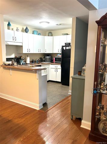 100 Connetquot Avenue 29, East Islip, NY 11580