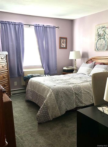 100 Connetquot Avenue 29, East Islip, NY 11580