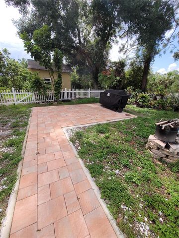 8320 WOODLAKE PLACE, Tampa, FL 33615