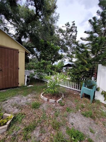 8320 WOODLAKE PLACE, Tampa, FL 33615