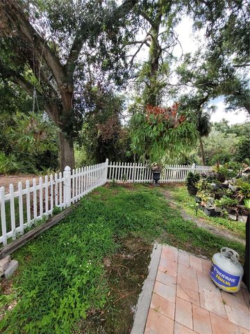 8320 WOODLAKE PLACE, Tampa, FL 33615