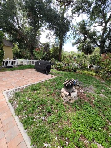 8320 WOODLAKE PLACE, Tampa, FL 33615