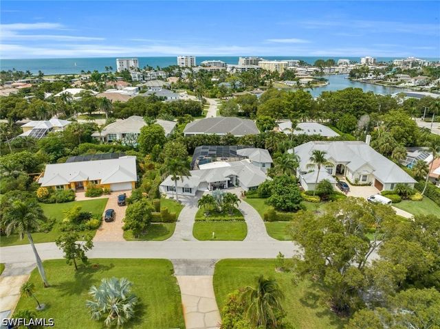 1627 Murex LN, Naples, FL 34102