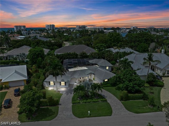 1627 Murex LN, Naples, FL 34102