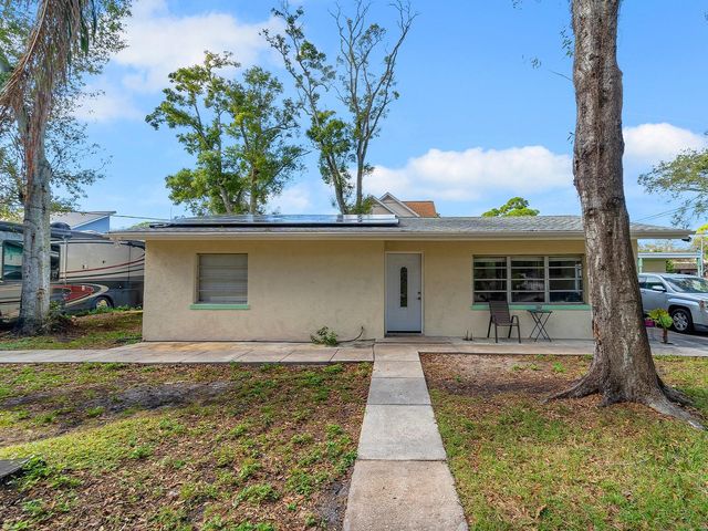 7684 OAKHURST ROAD, Seminole, FL 33776