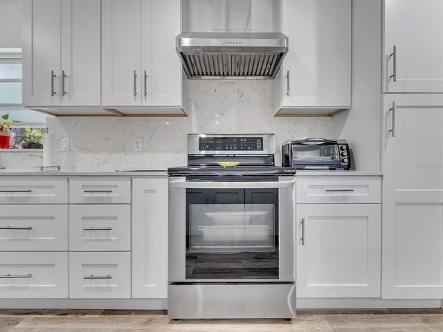 7684 OAKHURST ROAD, Seminole, FL 33776