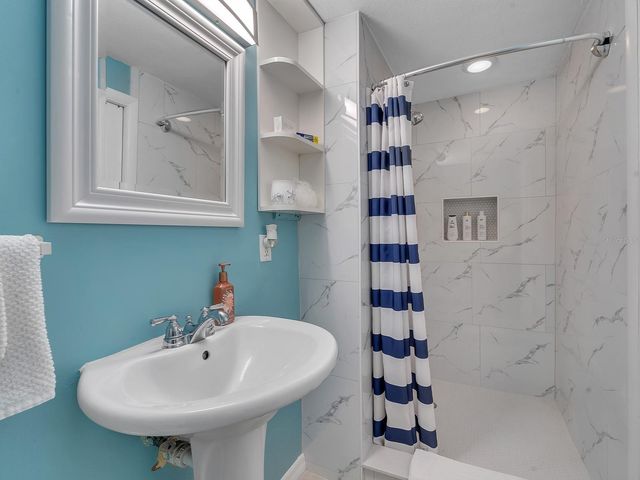 7684 OAKHURST ROAD, Seminole, FL 33776