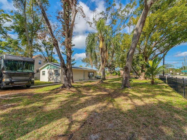 7684 OAKHURST ROAD, Seminole, FL 33776