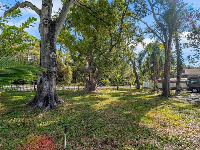7684 OAKHURST ROAD, Seminole, FL 33776